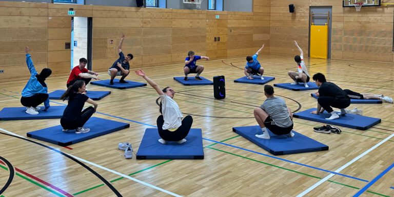 Schülerinnen und Schüler der LKs Sport 12 & 13 sind Übungsleiter