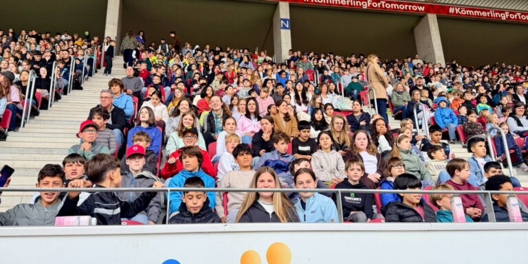 6d Teil des Weltrekords „Vorlesen in La-Ola-Formation“